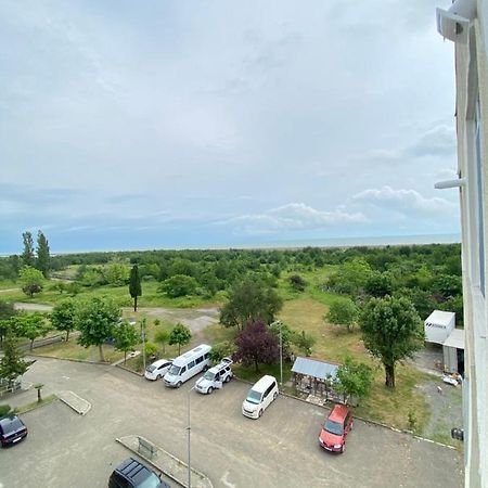 Апарт Отель Pʼotʼi エクステリア 写真
